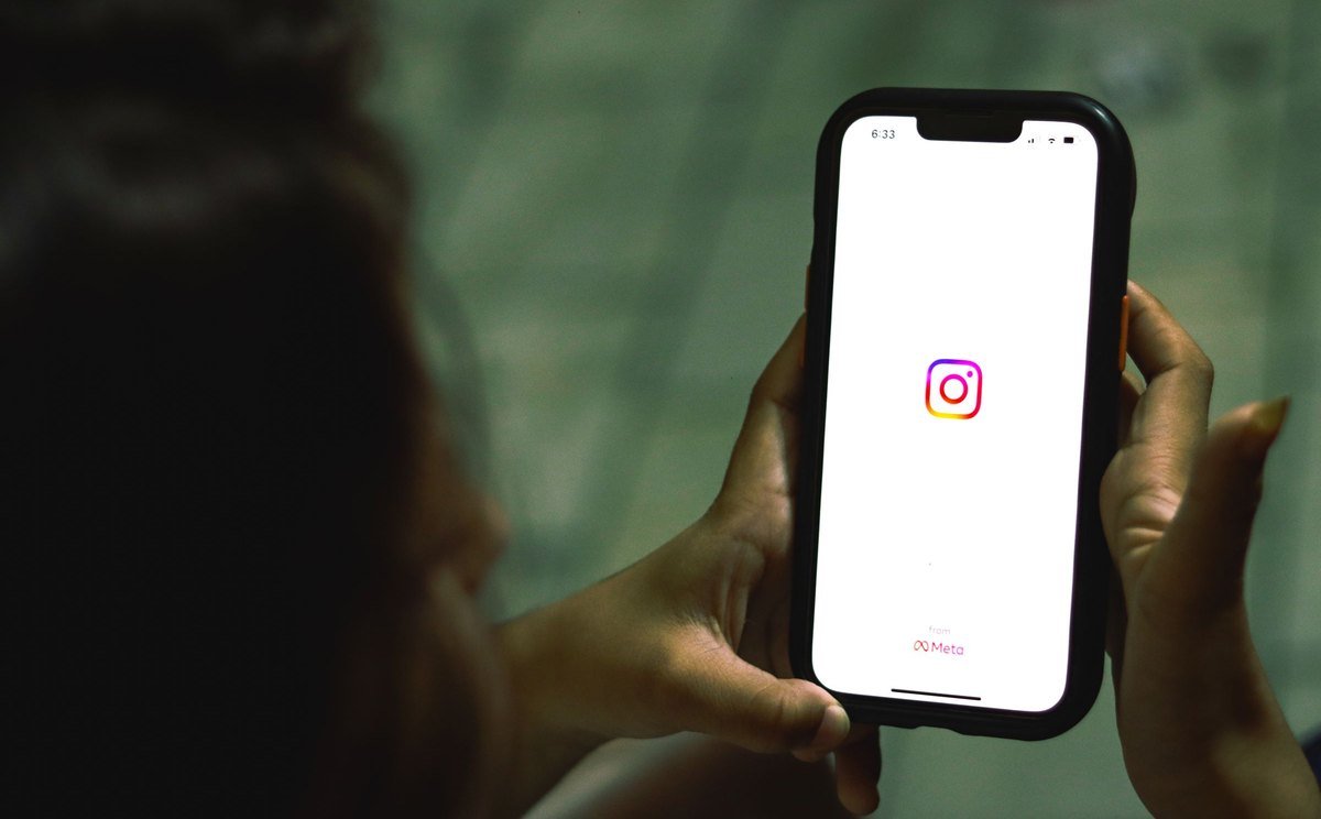 Instagram Reels Algoritması 2026: Bazı Videolar Neden Patlıyor?